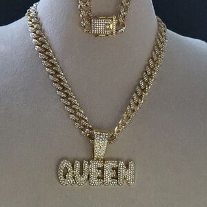 Gold Queen Necklace and Bracelet Set